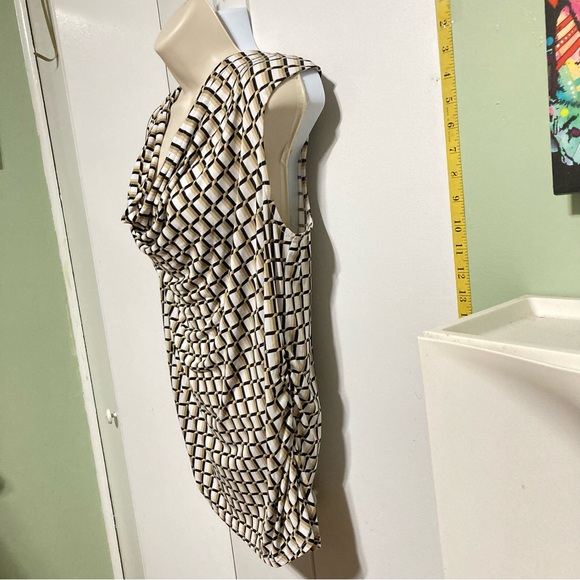 LANE BRYANT Window Pane Geometric Design sleeveless blouse - Picture 5 of 11